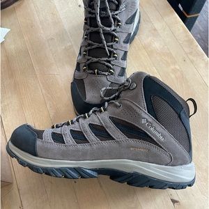 Columbia Waterproof Hiking BOOTS in tan suede and black rubber. Men’s size 12.
